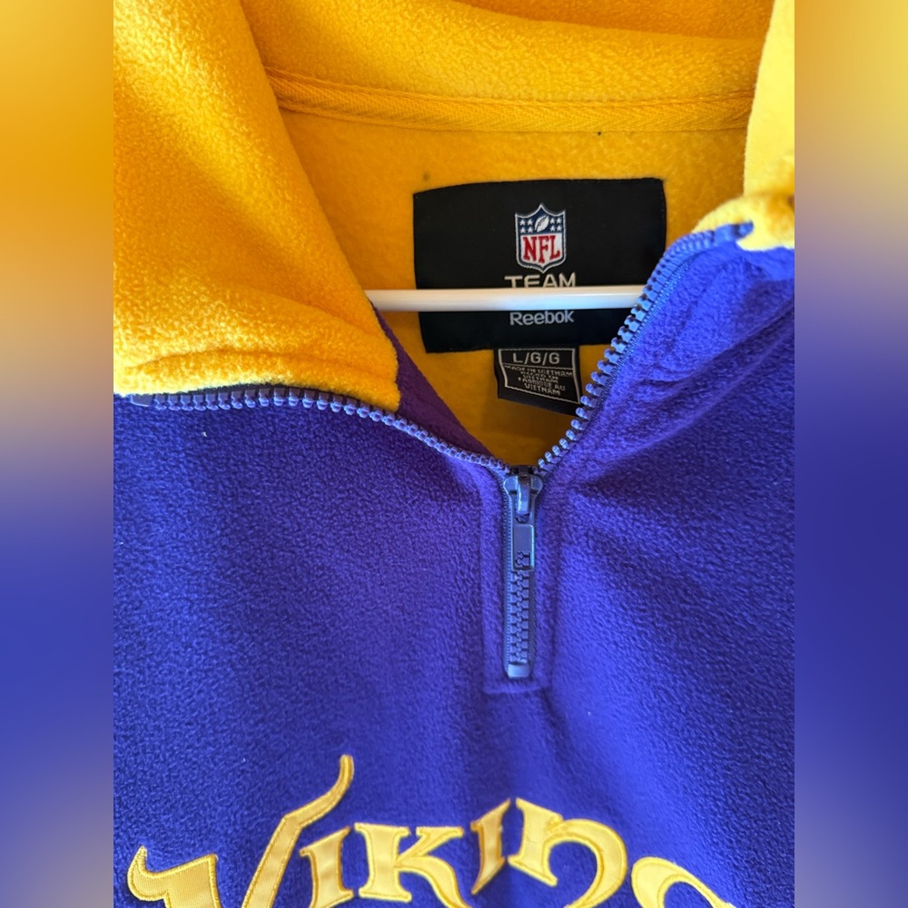 NFL team Reebok Purple and Yellow Vikings Pullover Fleece size Large - Picture 3 of 3